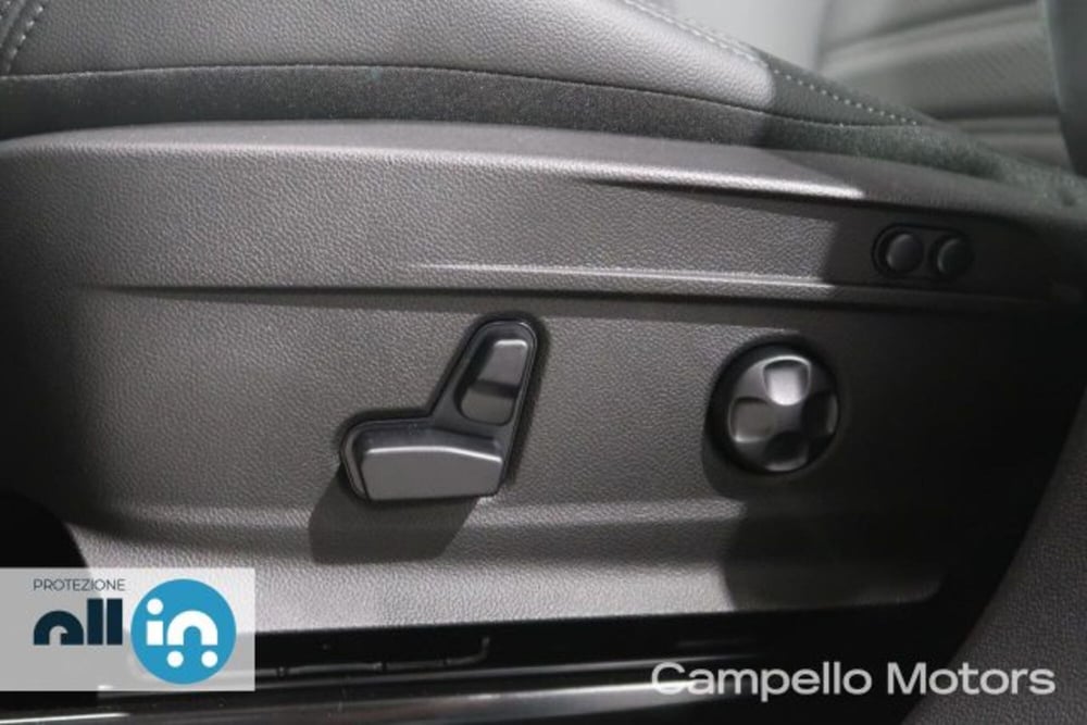 Alfa Romeo Stelvio nuova a Venezia (17)