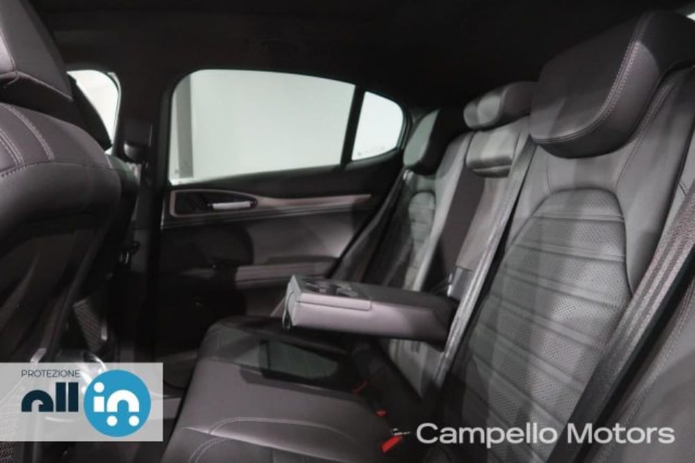 Alfa Romeo Stelvio nuova a Venezia (6)