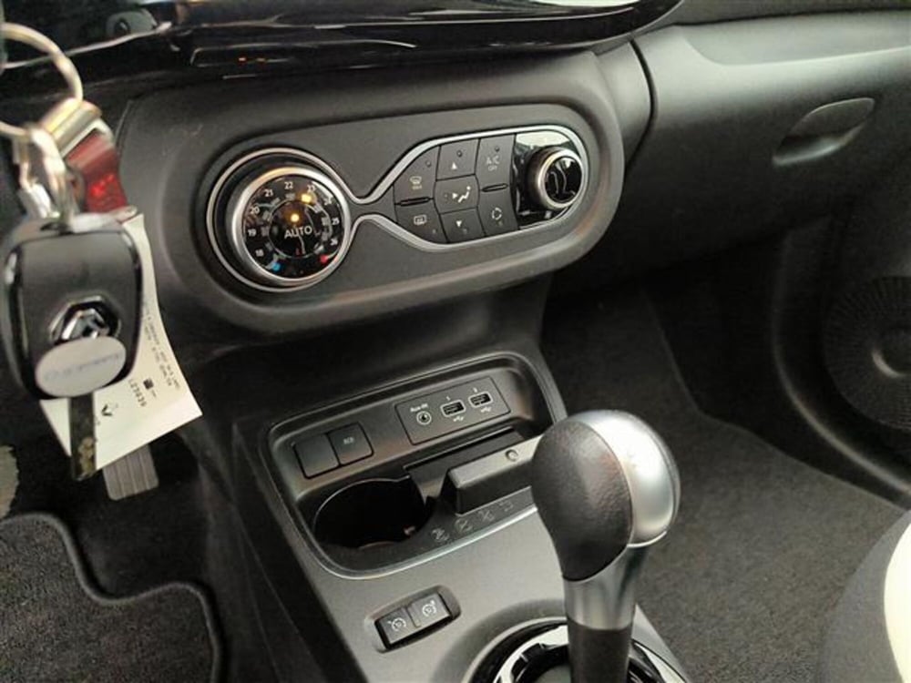 Renault Twingo usata a Milano (10)