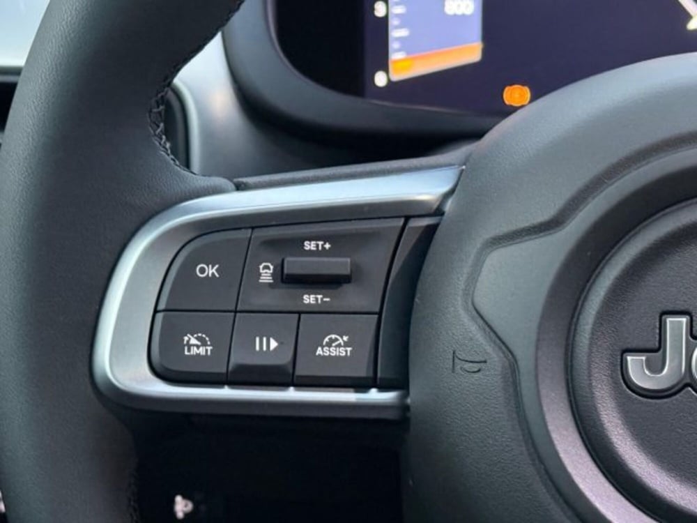 Jeep Avenger nuova a Bologna (17)