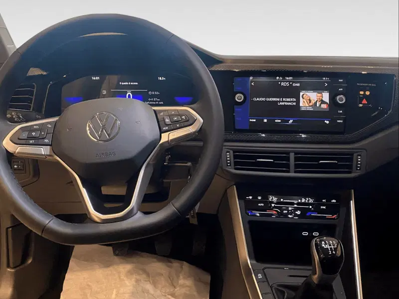Volkswagen Taigo nuova a Frosinone (13)