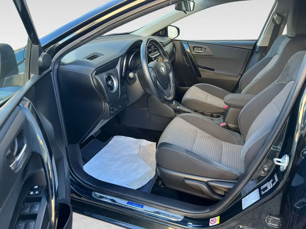 Toyota Auris Station Wagon usata a Frosinone (12)