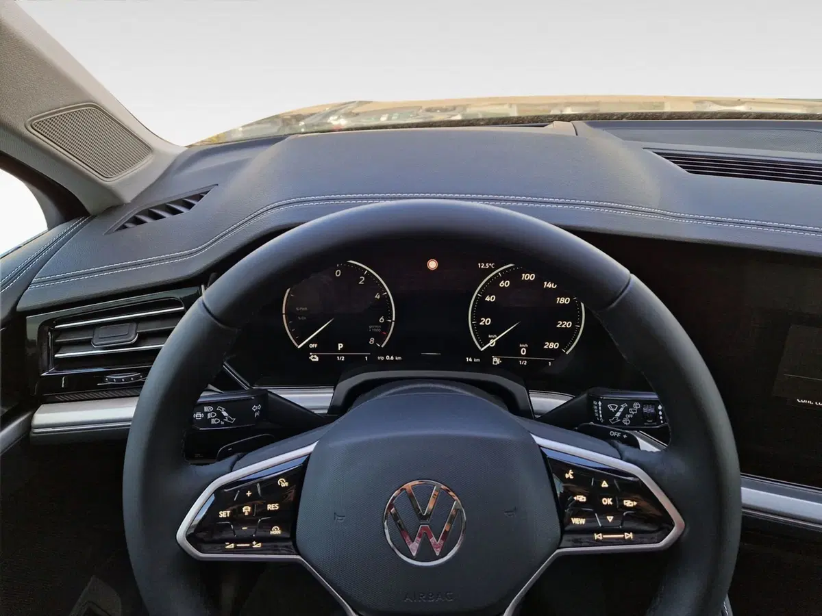 Volkswagen Touareg nuova a Frosinone (9)