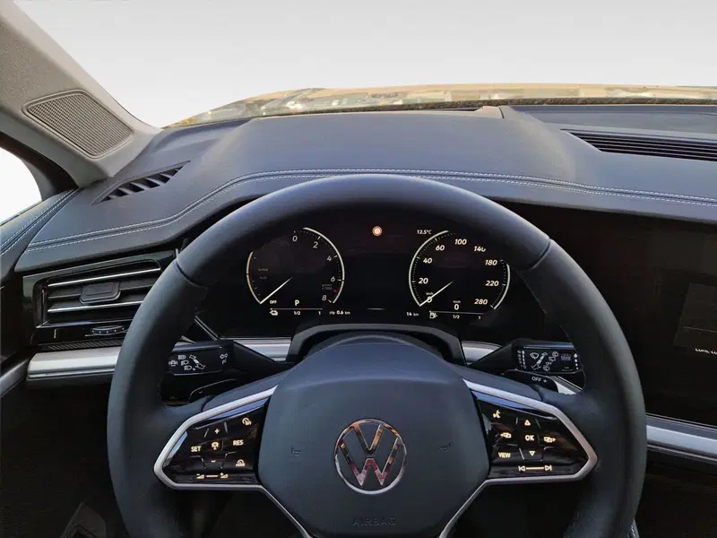 Volkswagen Touareg nuova a Frosinone (9)