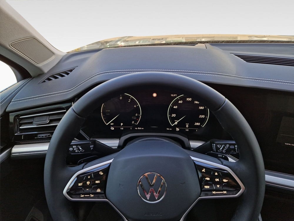 Volkswagen Touareg nuova a Frosinone (9)