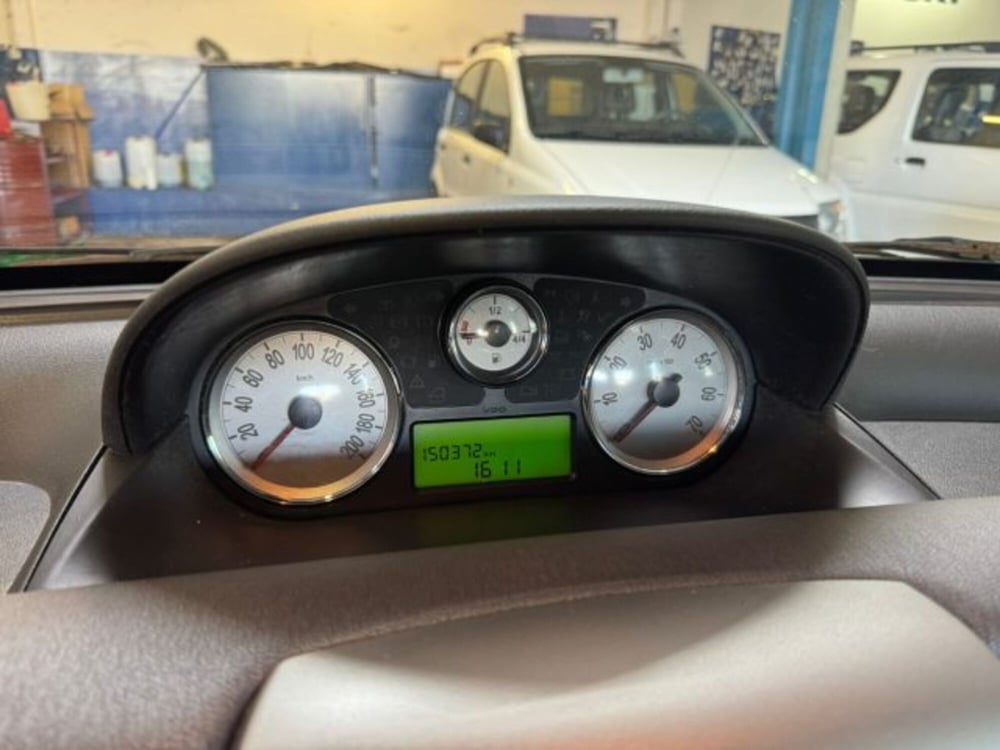 Lancia Ypsilon usata a Macerata (9)