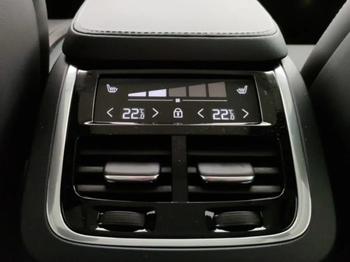 Volvo XC90 nuova a Modena (16)