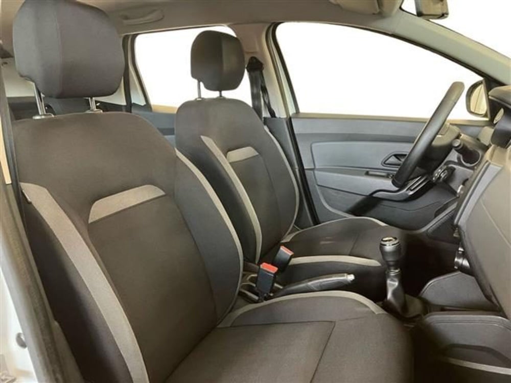 Dacia Duster usata a Como (11)