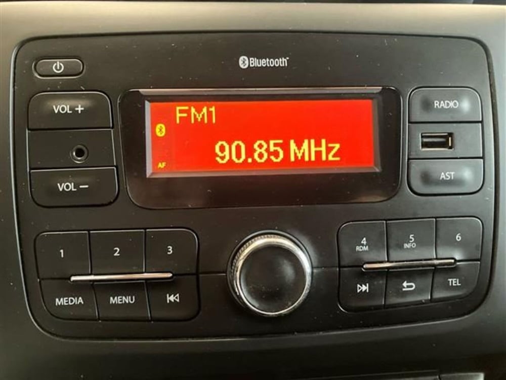Dacia Duster usata a Como (13)