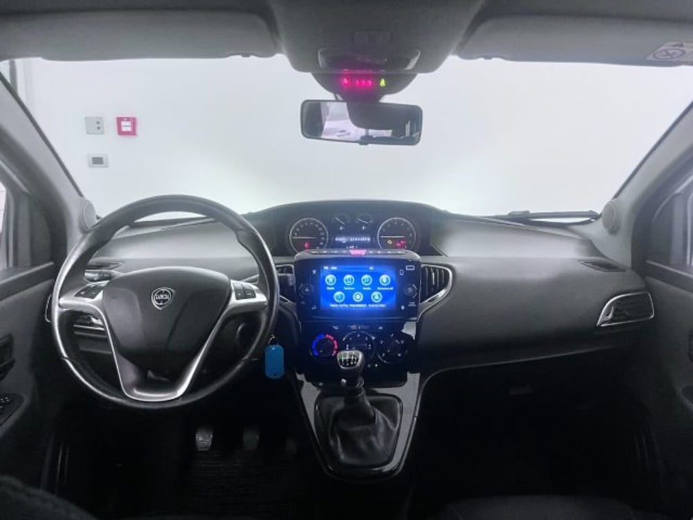 Lancia Ypsilon usata a Oristano (12)