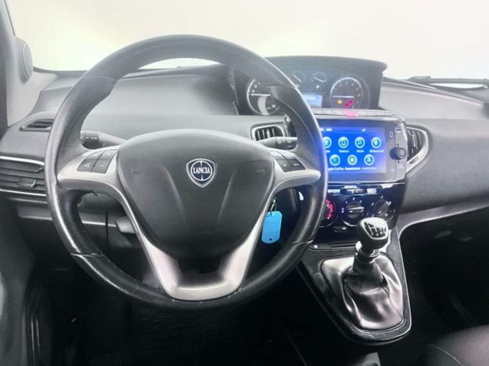 Lancia Ypsilon usata a Oristano (13)