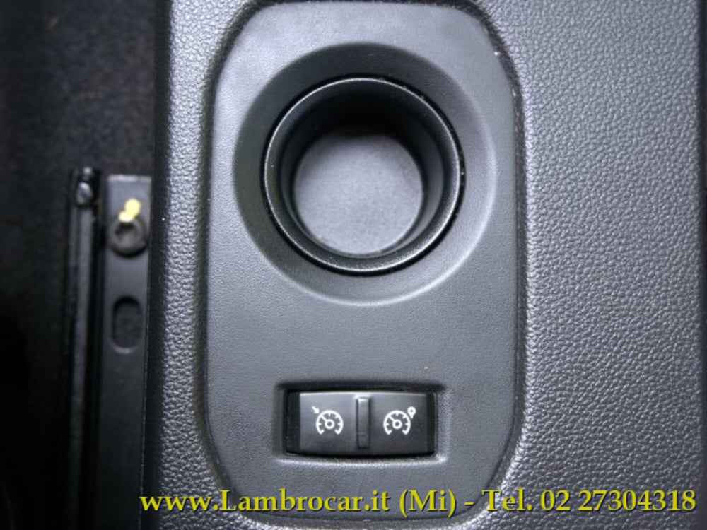 Dacia Duster usata a Milano (17)