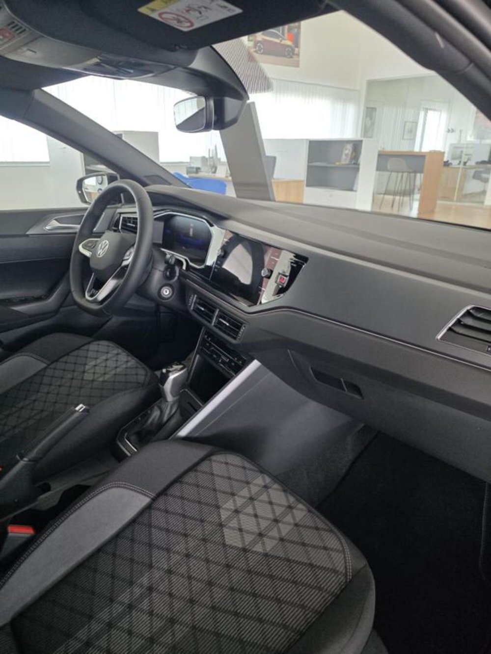 Volkswagen Polo nuova a Napoli (6)