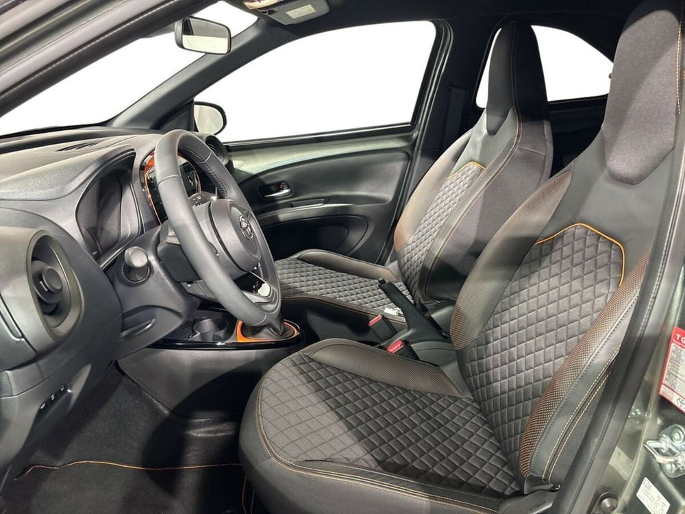Toyota Aygo X usata a Lecco (11)