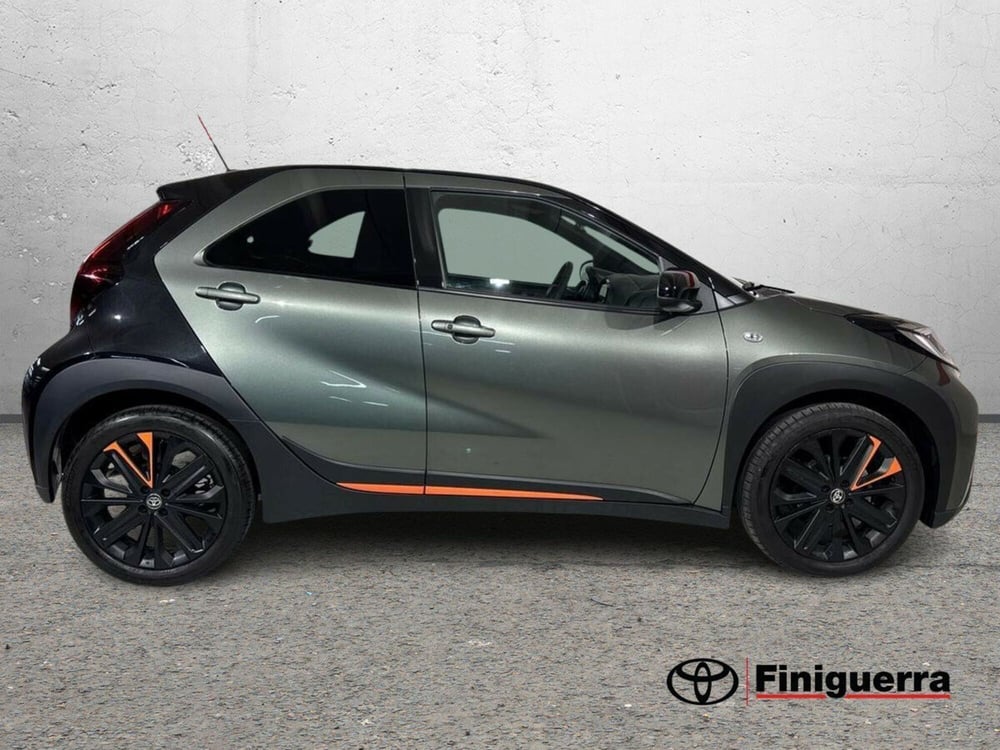 Toyota Aygo X usata a Lecco (6)