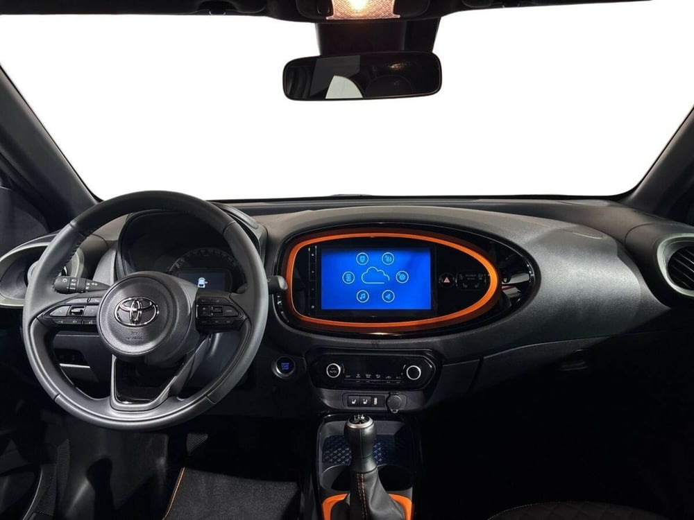 Toyota Aygo X usata a Lecco (9)