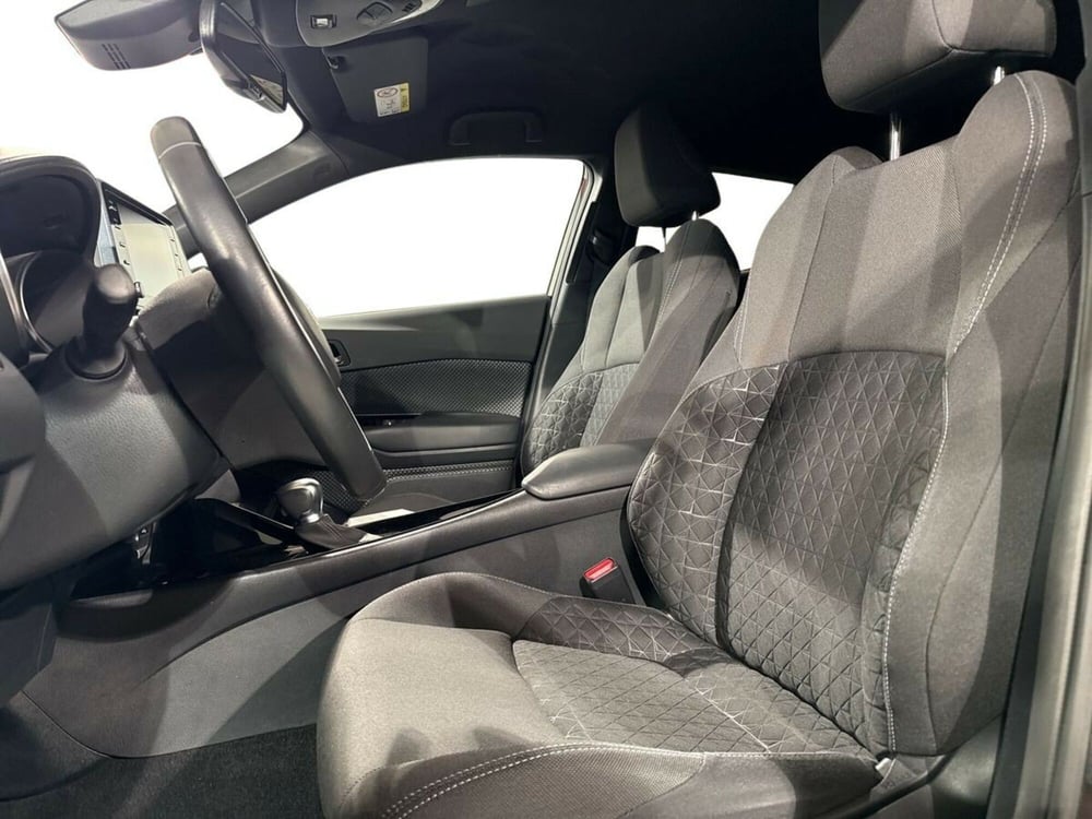 Toyota Toyota C-HR usata a Lecco (12)