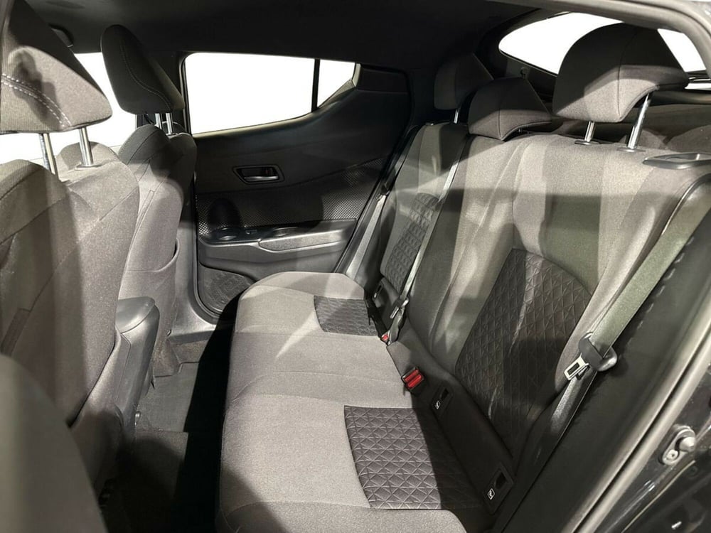 Toyota Toyota C-HR usata a Lecco (13)