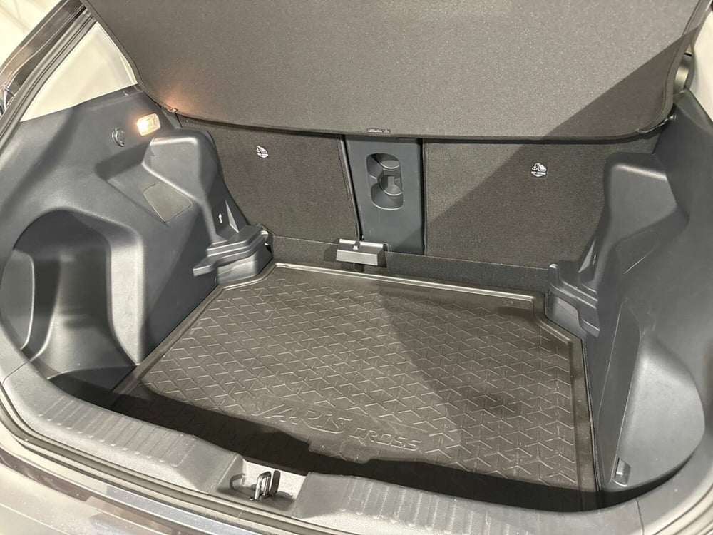 Toyota Yaris Cross usata a Lecco (16)