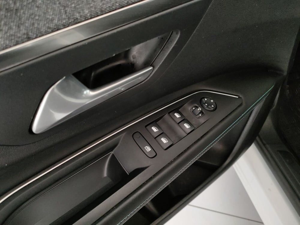 Peugeot 3008 usata a Caserta (17)