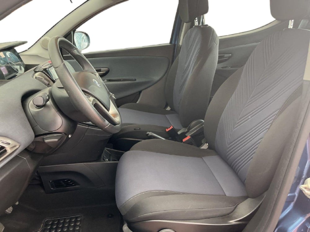 Lancia Ypsilon usata a Torino (10)