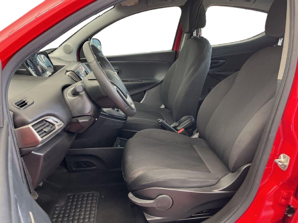 Lancia Ypsilon usata a Torino (10)
