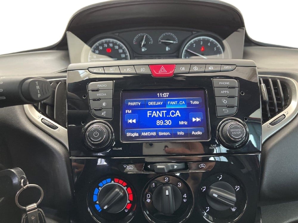 Lancia Ypsilon usata a Torino (14)