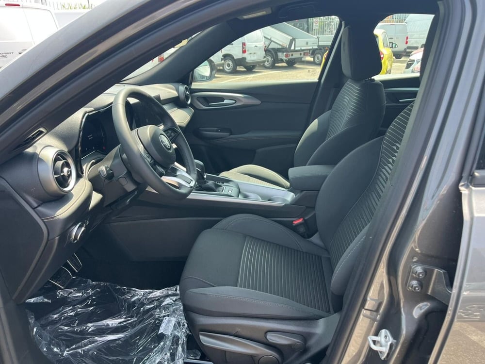 Alfa Romeo Tonale nuova a Milano (12)