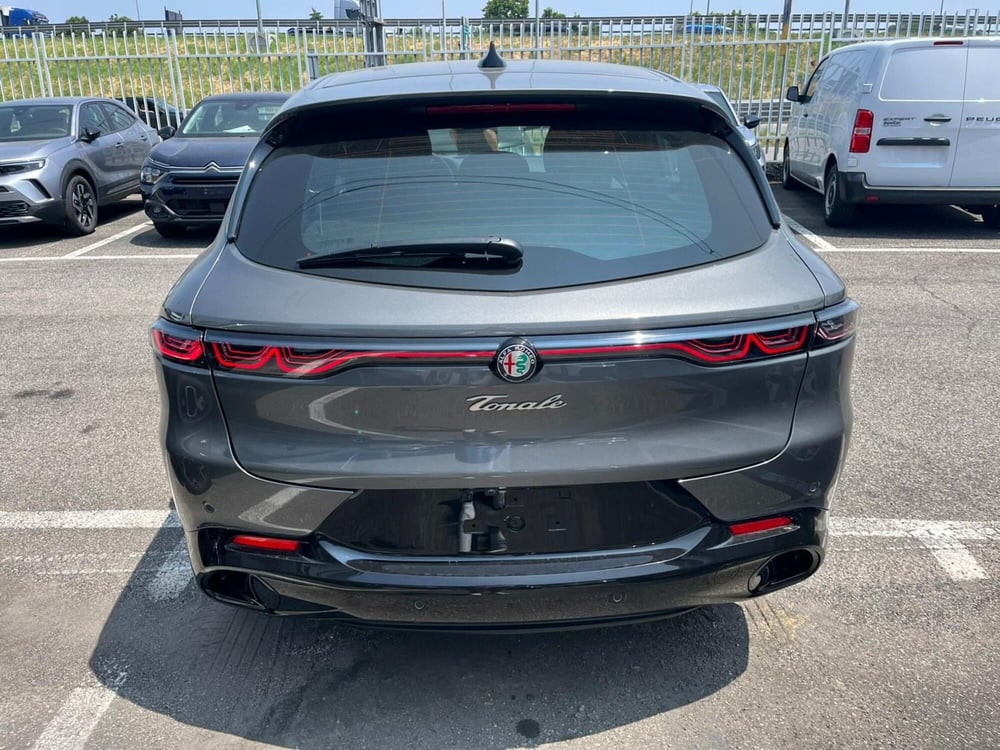 Alfa Romeo Tonale nuova a Milano (8)