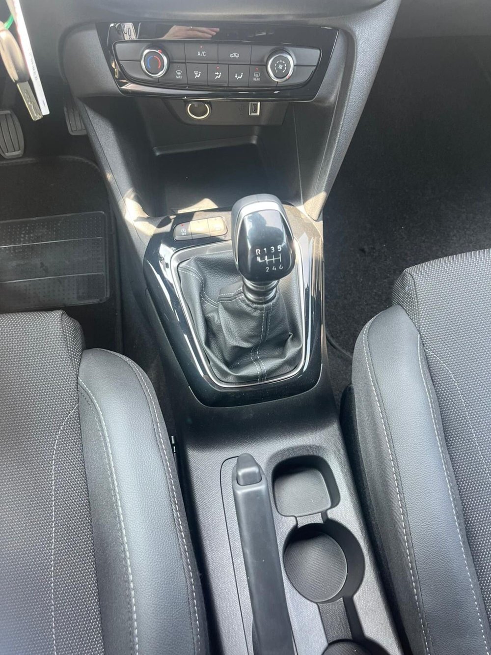 Opel Corsa nuova a Milano (20)