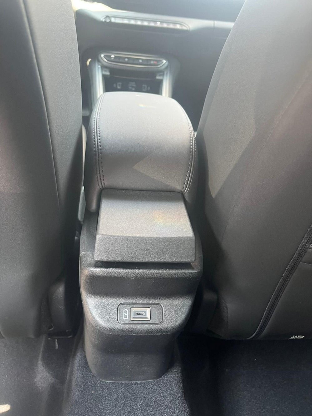 Jeep Avenger nuova a Milano (14)