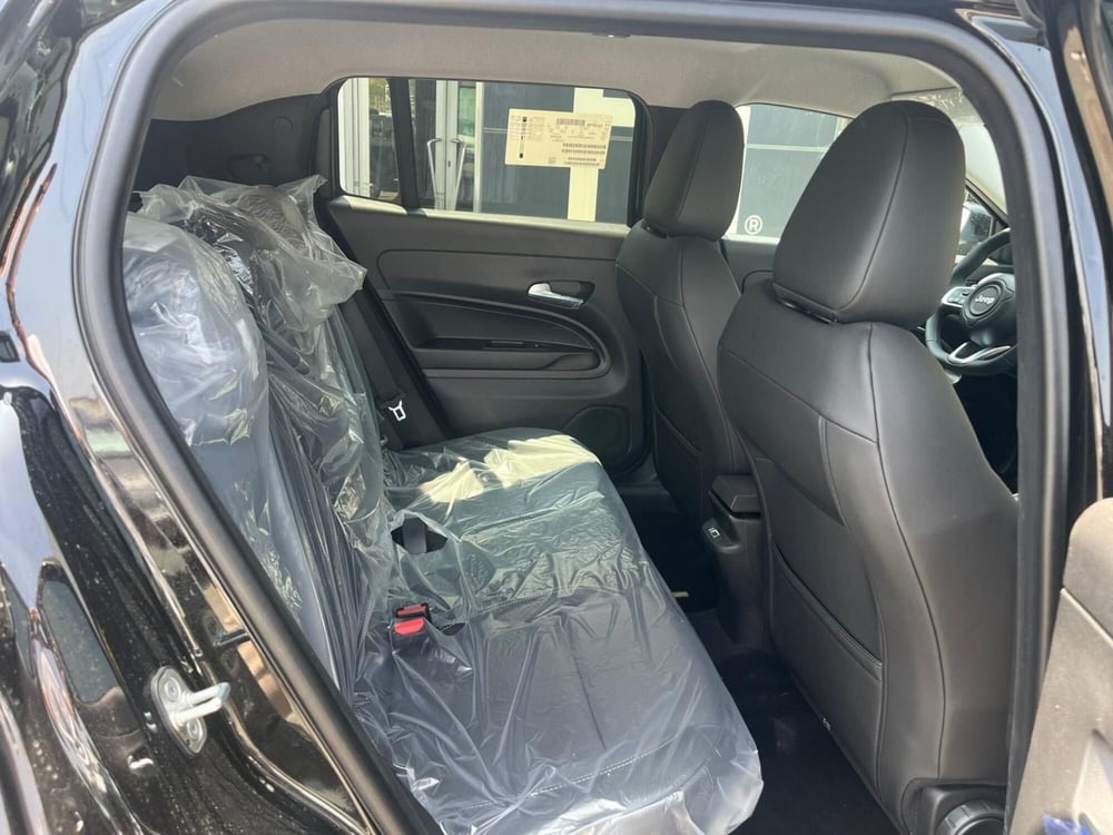 Jeep Avenger nuova a Milano (15)