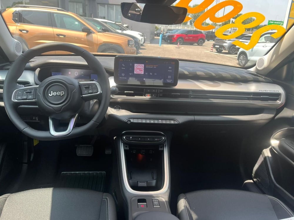 Jeep Avenger nuova a Milano (16)