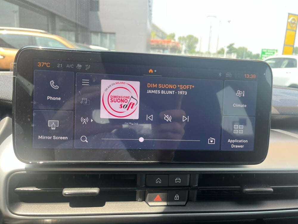 Jeep Avenger nuova a Milano (17)