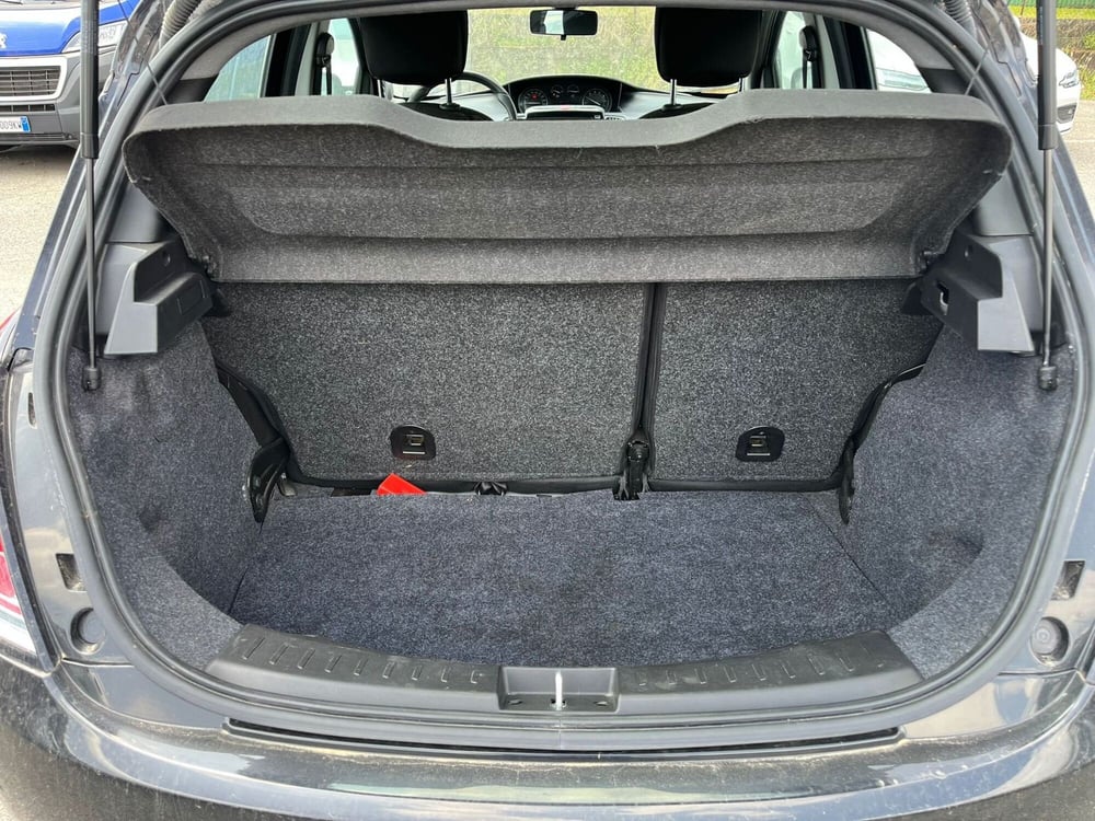 Lancia Ypsilon usata a Milano (10)