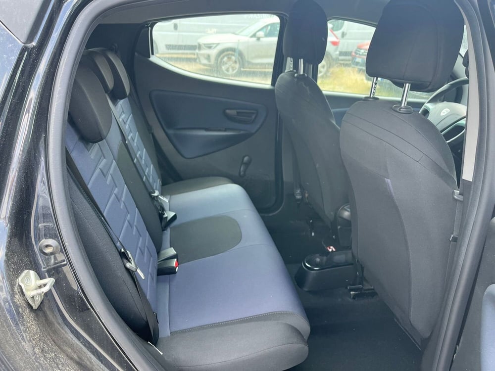 Lancia Ypsilon usata a Milano (15)
