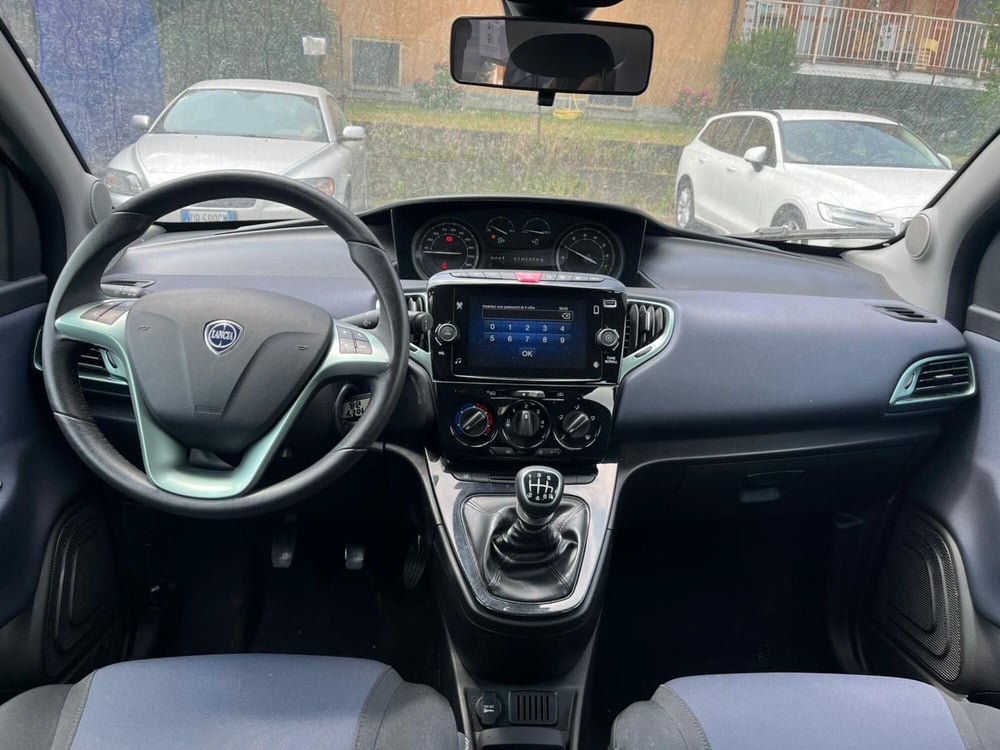 Lancia Ypsilon usata a Milano (16)