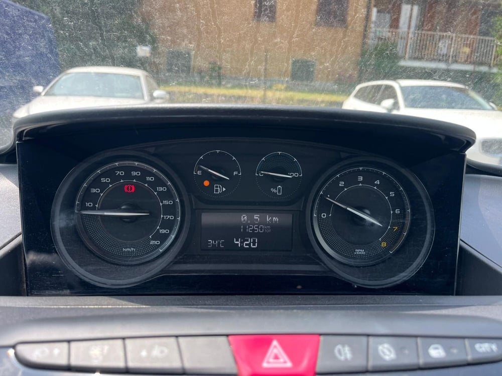 Lancia Ypsilon usata a Milano (19)