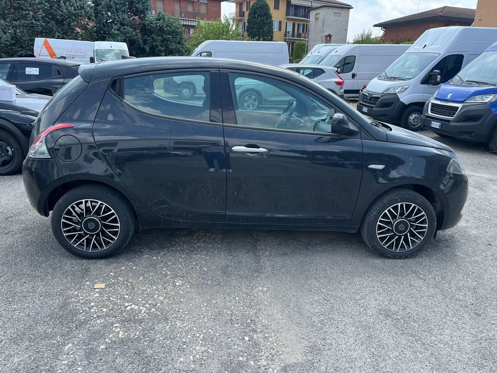 Lancia Ypsilon usata a Milano (5)