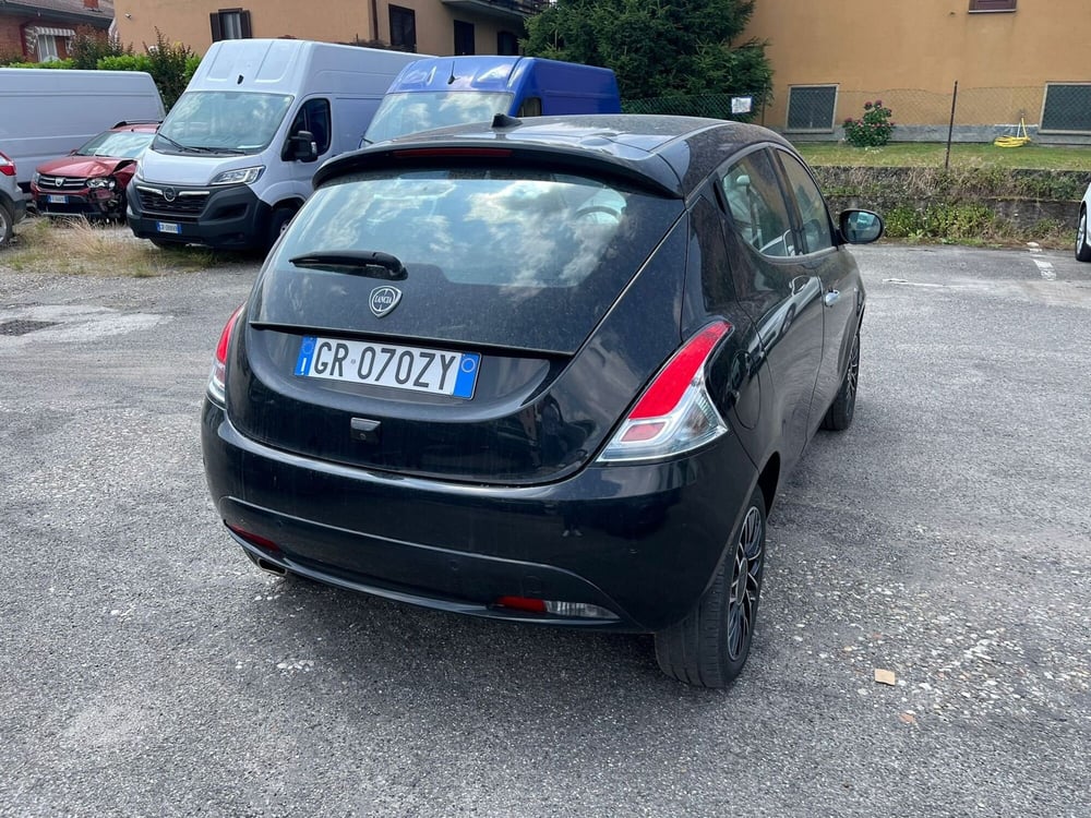 Lancia Ypsilon usata a Milano (7)