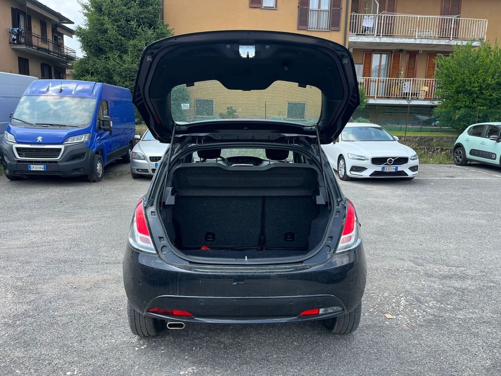 Lancia Ypsilon usata a Milano (9)