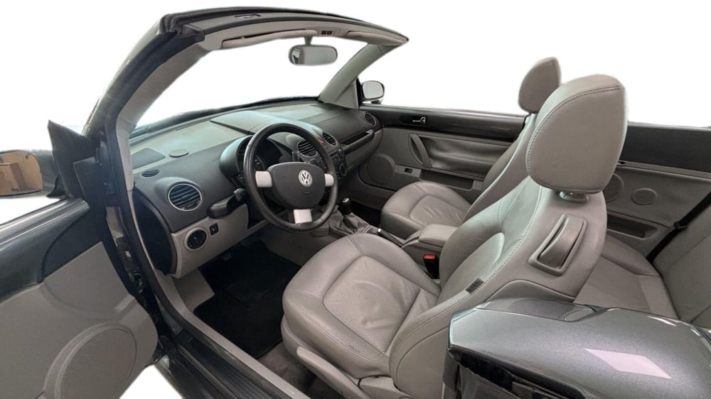 Volkswagen New Beetle Cabrio usata a Treviso (11)