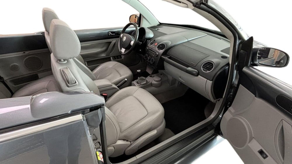 Volkswagen New Beetle Cabrio usata a Treviso (15)