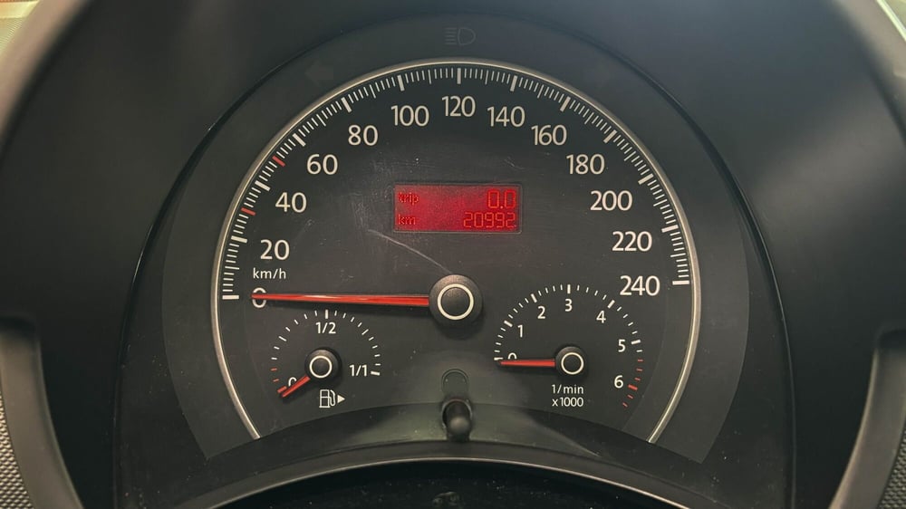 Volkswagen New Beetle Cabrio usata a Treviso (17)