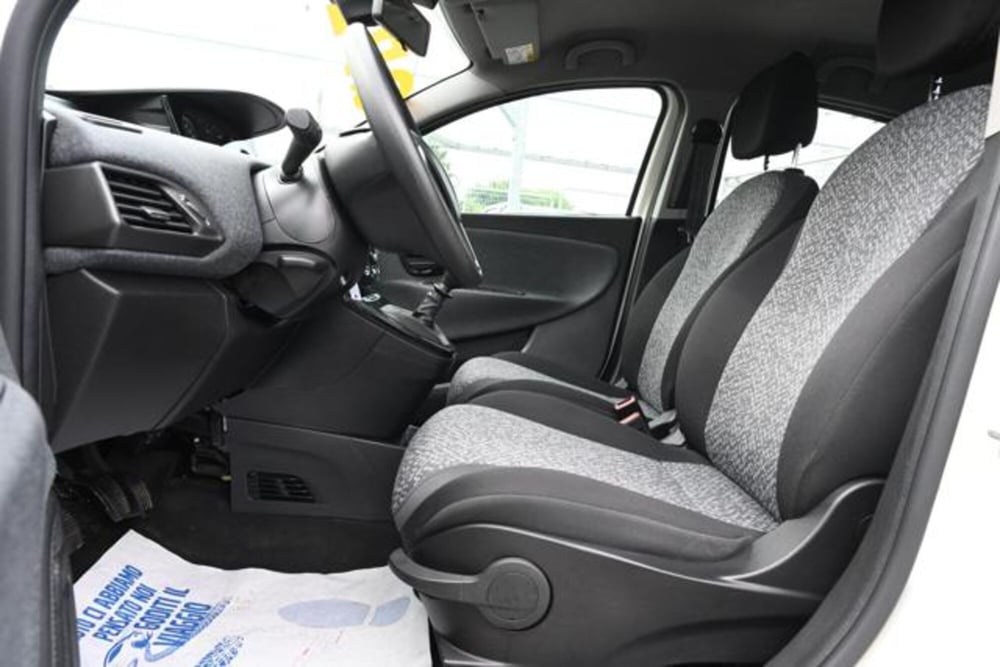 Lancia Ypsilon usata a Torino (13)