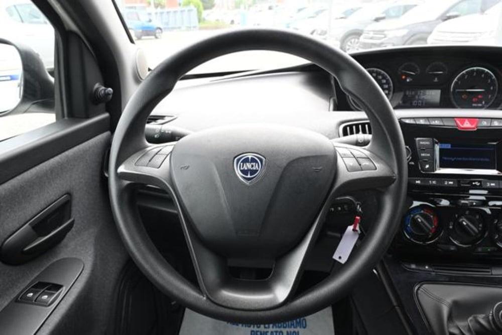 Lancia Ypsilon usata a Torino (16)
