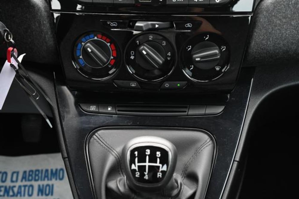 Lancia Ypsilon usata a Torino (19)