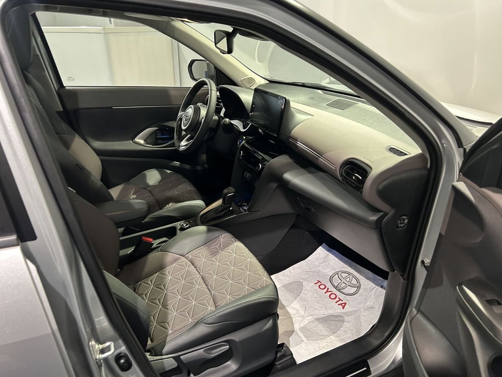 Toyota Yaris Cross nuova a Milano (12)