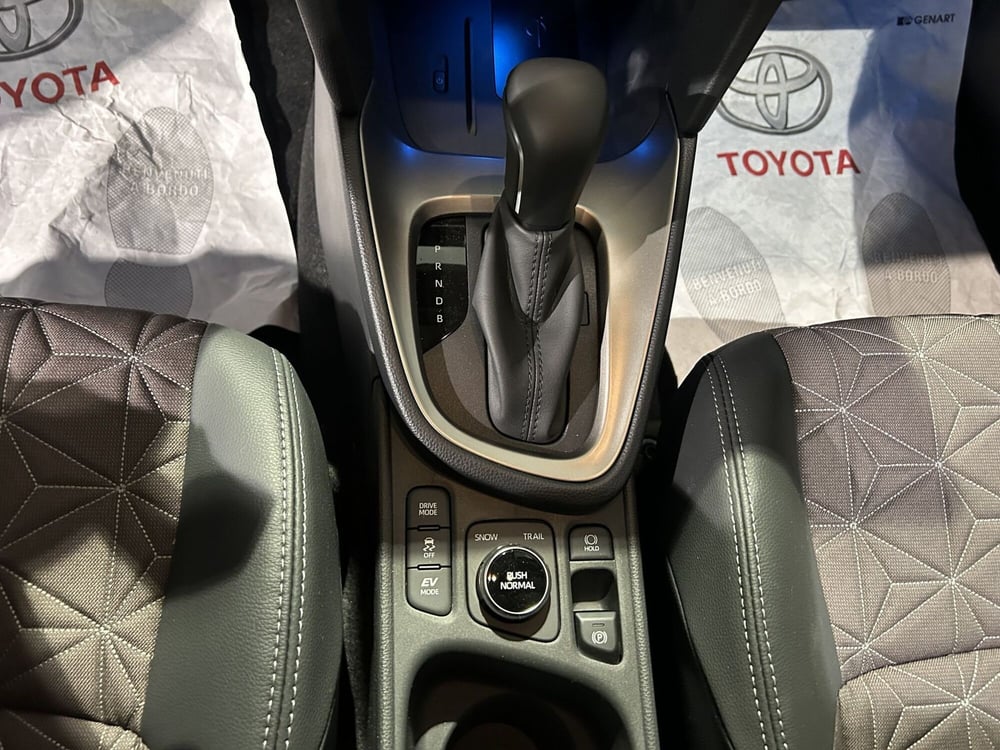 Toyota Yaris Cross nuova a Milano (14)
