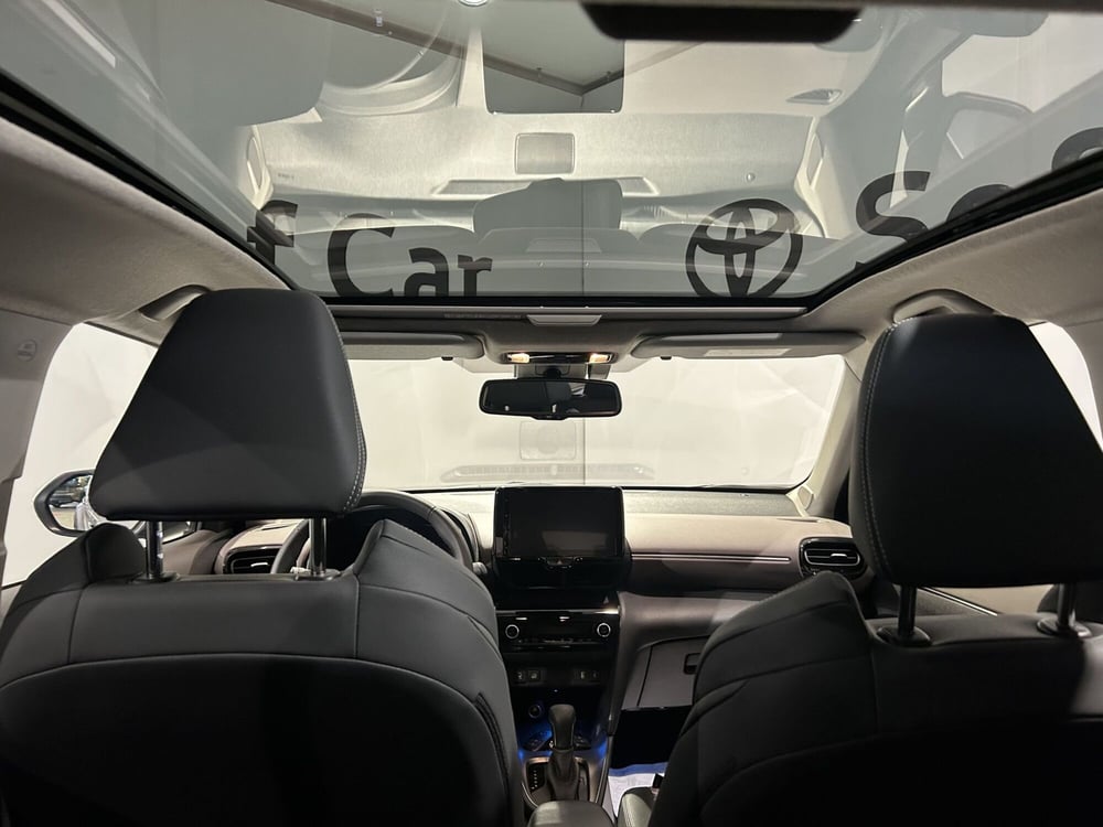Toyota Yaris Cross nuova a Milano (15)